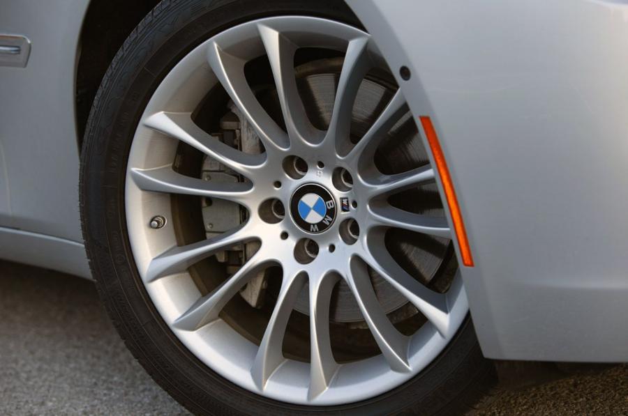  BMW 740Li 2011 года  (фото 46 из 48)